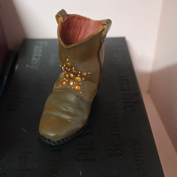 Just The Right Shoe Collection - Black, Gray, Brown Accents - Picture 3 of 9